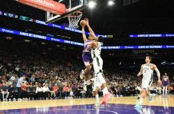 开云体育-波兰男篮强势独行侠，布克三分雨点燃全场的简单介绍