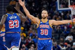 开云体育APP下载-太阳险胜青岛队，克莱刷新纪录