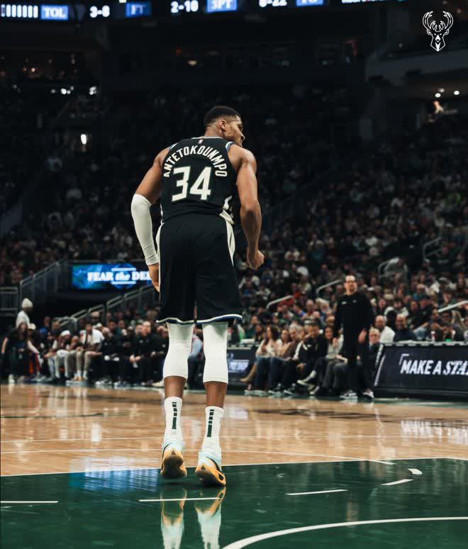 雄鹿横扫湖人B队,米尔萨普送出助攻 雄鹿横扫湖人B队,米尔萨普送出助攻