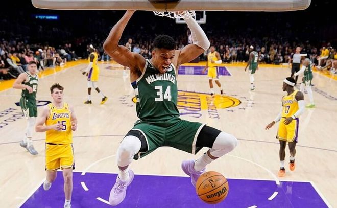 雄鹿横扫湖人B队,米尔萨普送出助攻 雄鹿横扫湖人B队,米尔萨普送出助攻