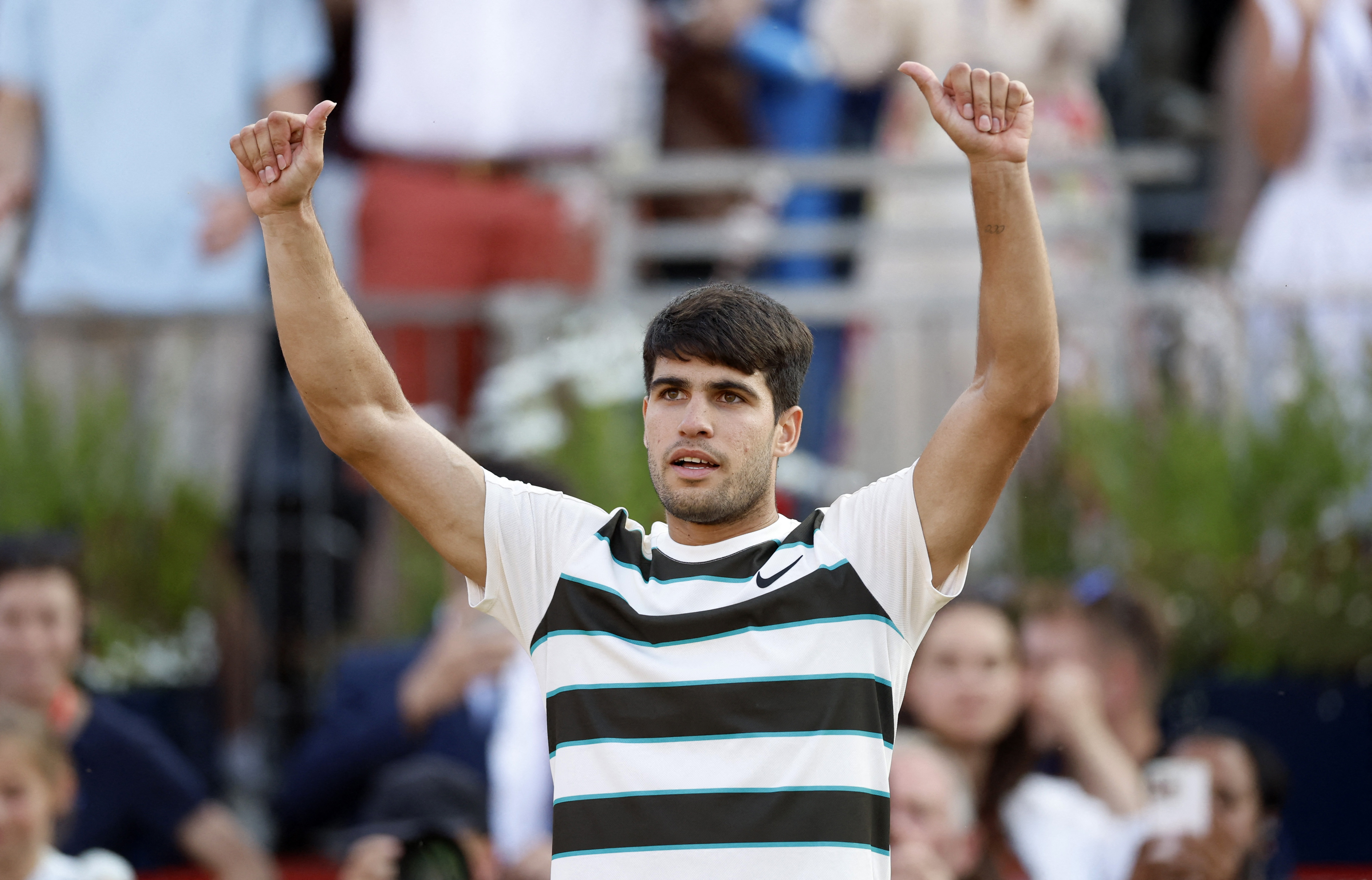 意大利网球队爆冷美国网球队，阿尔卡拉斯绝境逆转