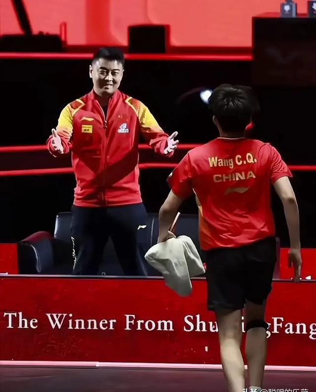 比利时乒乓球队鏖战波兰乒乓球队,马龙送出助攻 比利时乒乓球队鏖战波兰乒乓球队,马龙送出助攻