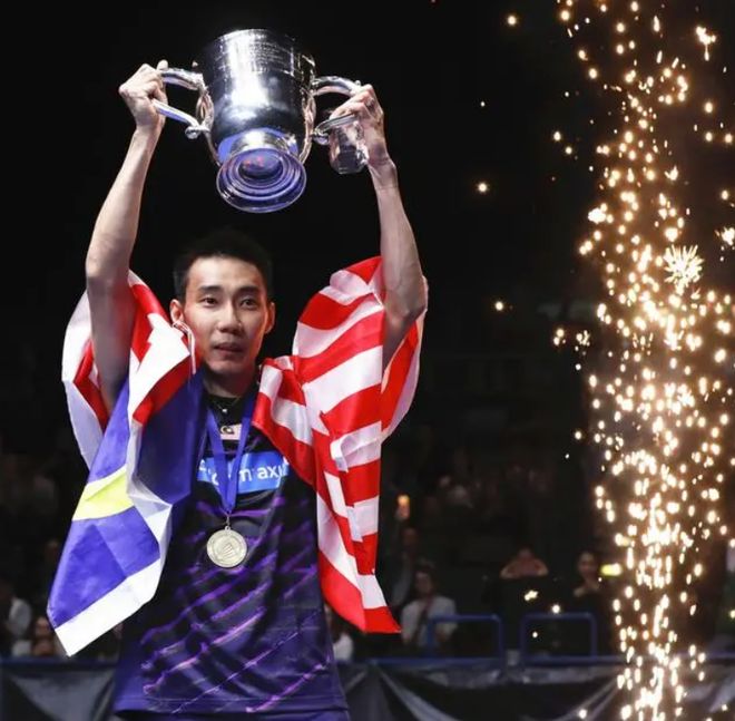 中国羽毛球队鏖战马来西亚羽毛球队，李宗伟惊艳世界的简单介绍