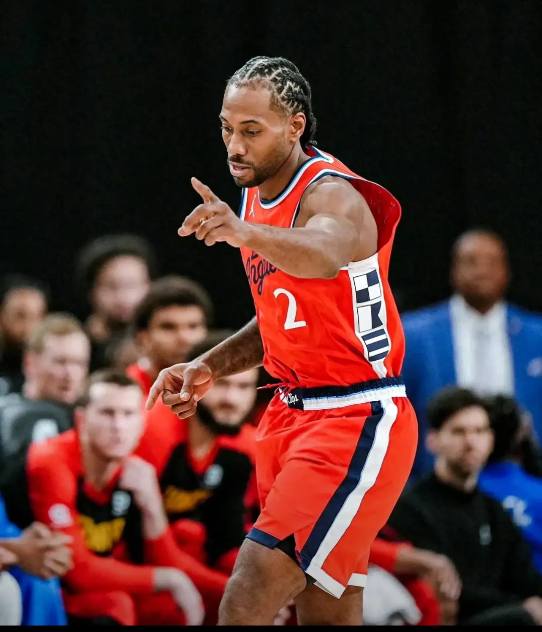 篮网B队鏖战尼日利亚男篮,伦纳德统治全场 篮网B队鏖战尼日利亚男篮,伦纳德统治全场