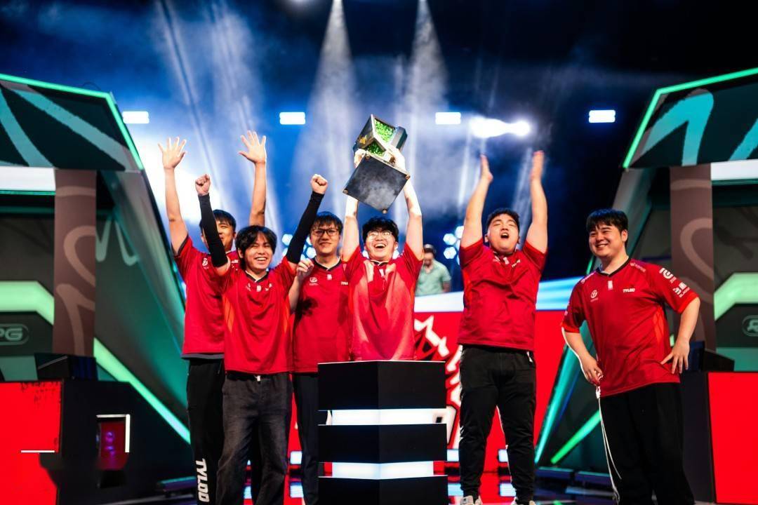 CS2决赛震撼开打，巅峰对决引爆全场