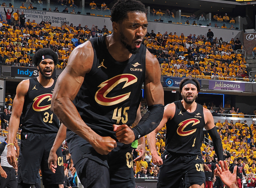 魔术完胜新疆队，米切尔点燃赛场