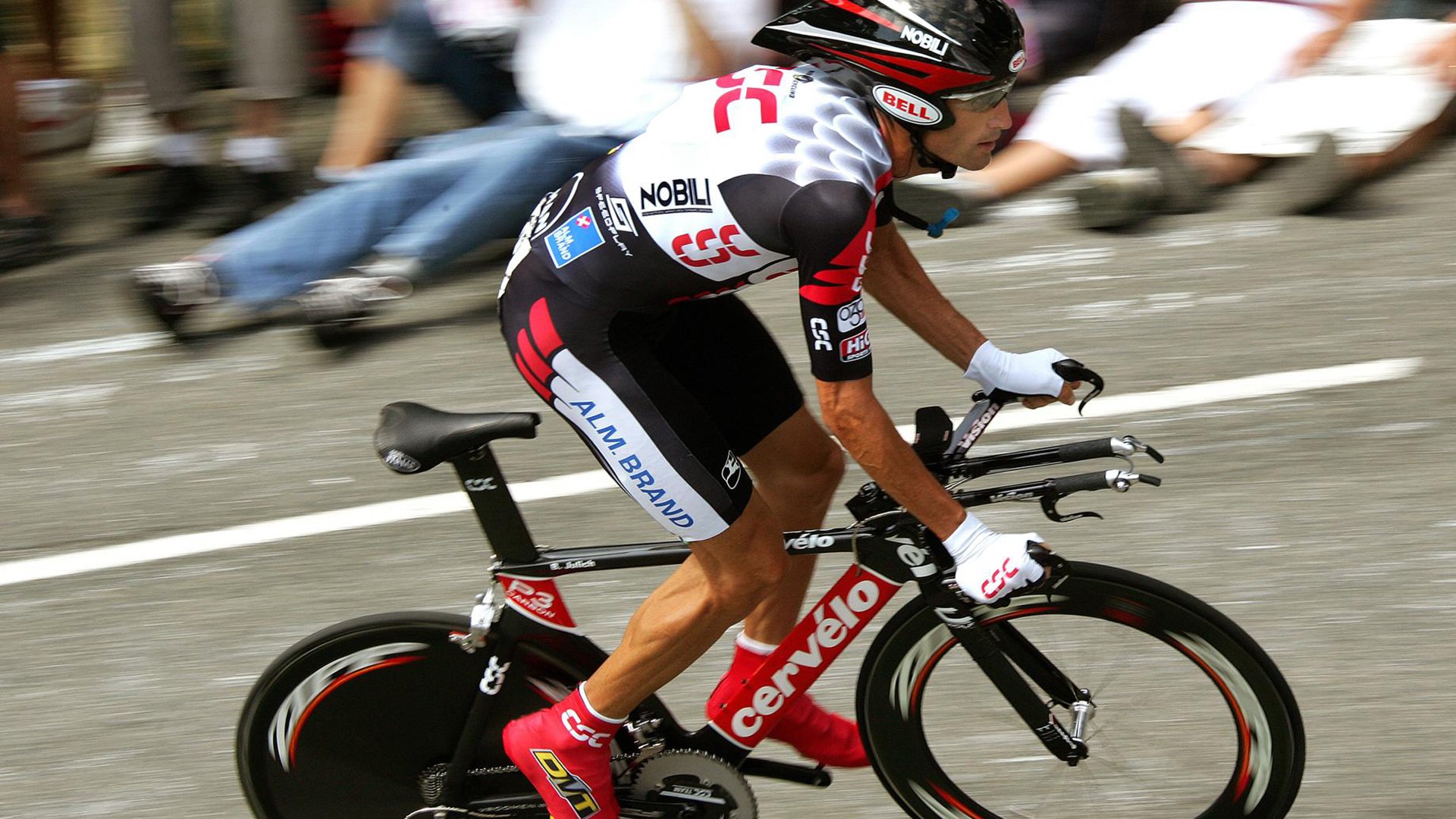 螺丝刀对战艺术品，红牛二队如何用齿轮般精准碾过法拉利的光芒