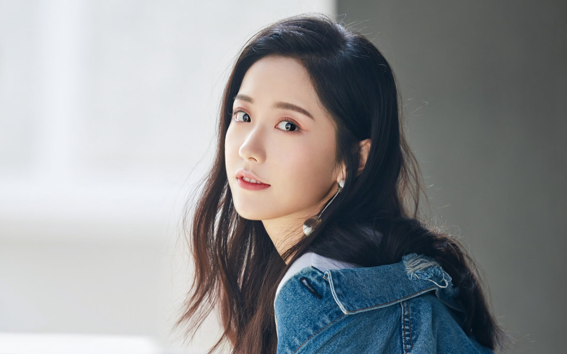 狼王咆哮，雄鹿末节暴走！爱德华兹独砍18分生生撕碎辽宁队防线