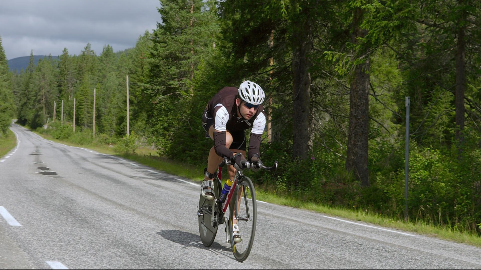 非洲风暴席卷东欧，喀麦隆收割乌克兰，奥亚尔萨瓦尔的致命冷静铸就逆转